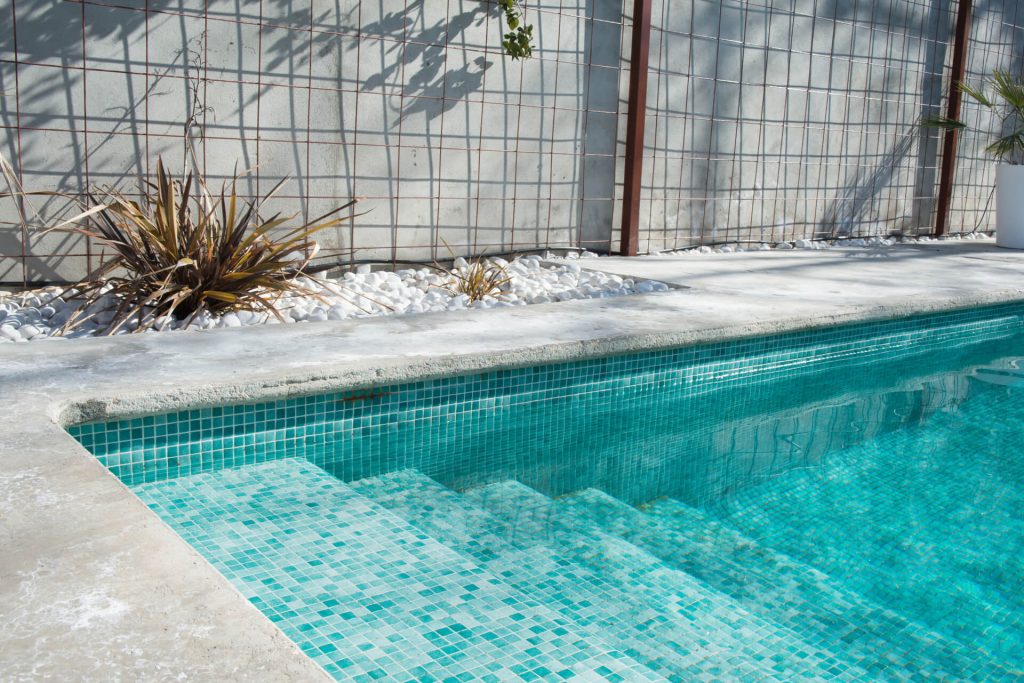 image d'une piscine d'extérieur