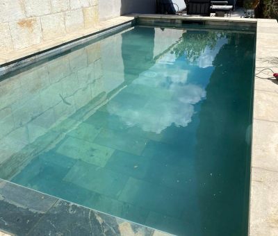 piscine dans le jardin